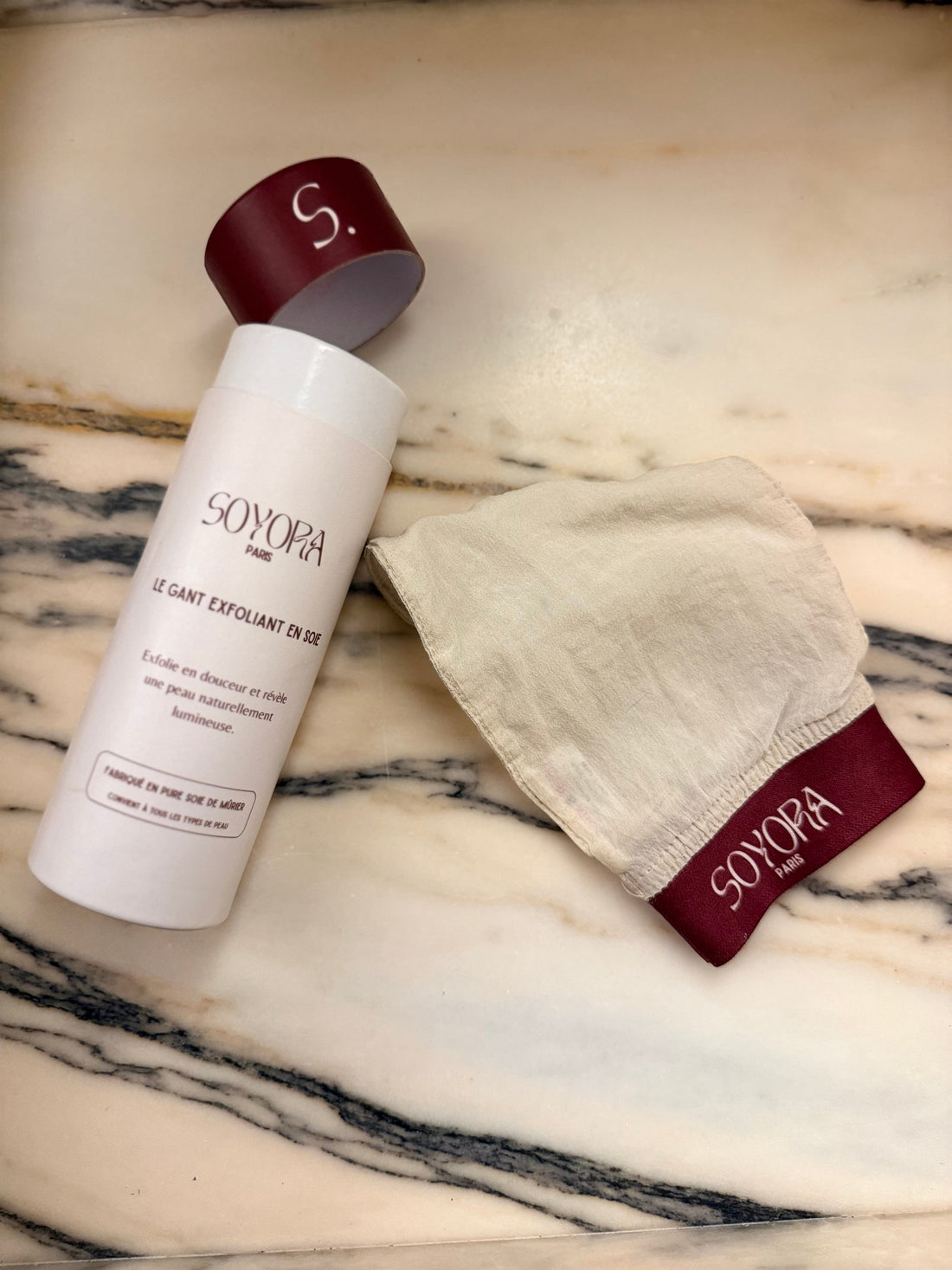 Comment utiliser un gant exfoliant en soie efficacement ?